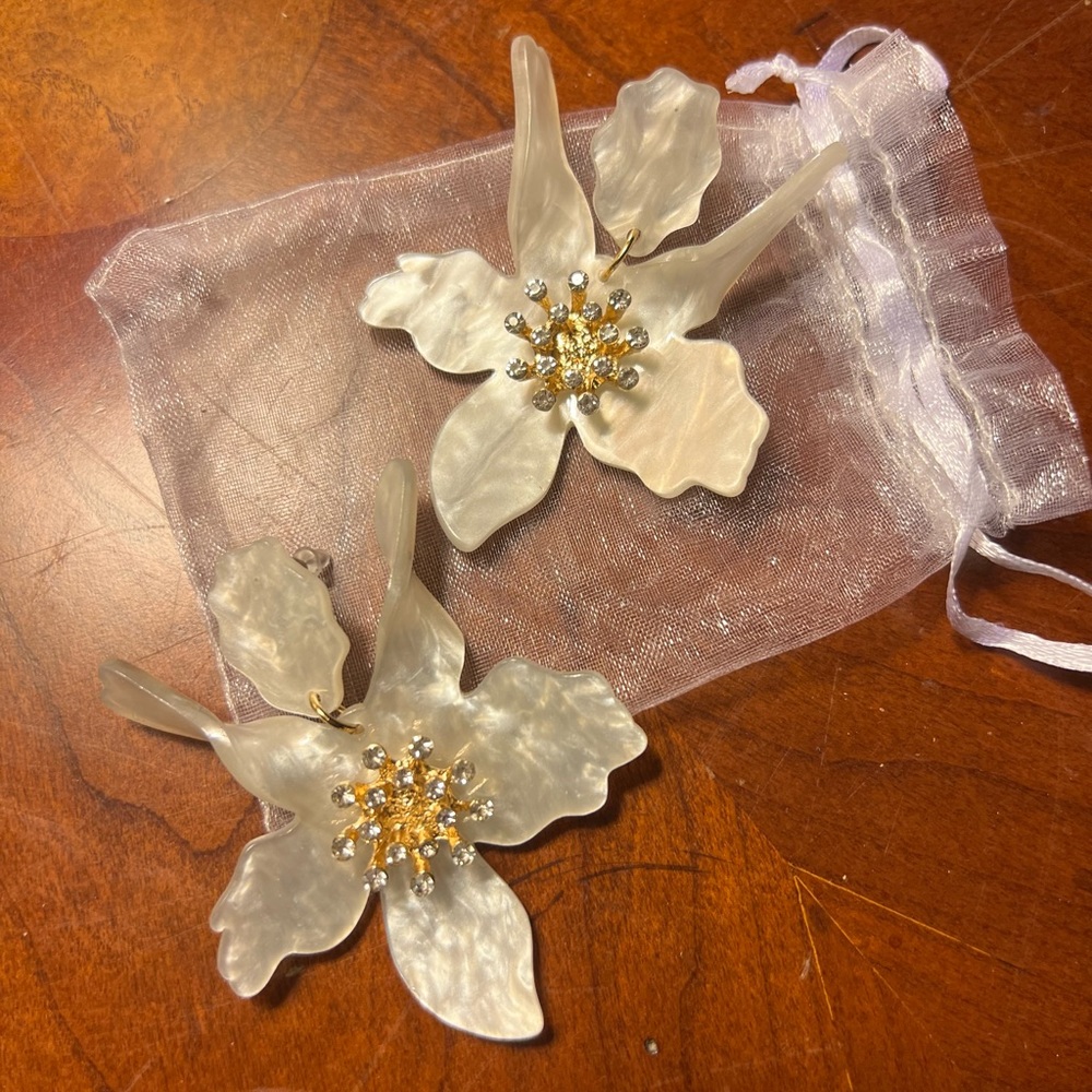 WHITE MARBLE flower design earrings classy